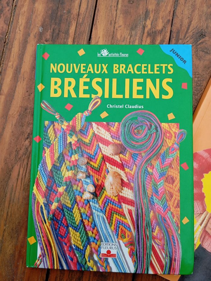Lot livre création pour ado e/ jeune.Et bracelet Brésilien - photo numéro 2