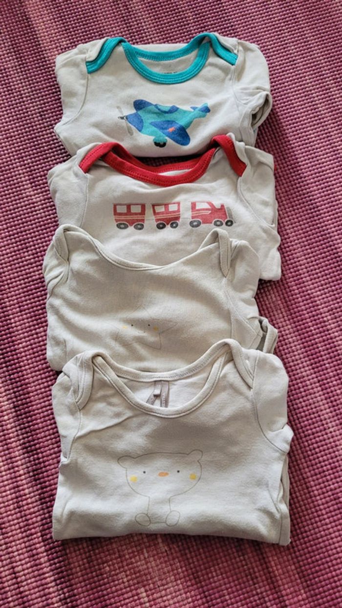 Lot de 4 bodys 12M manches longues