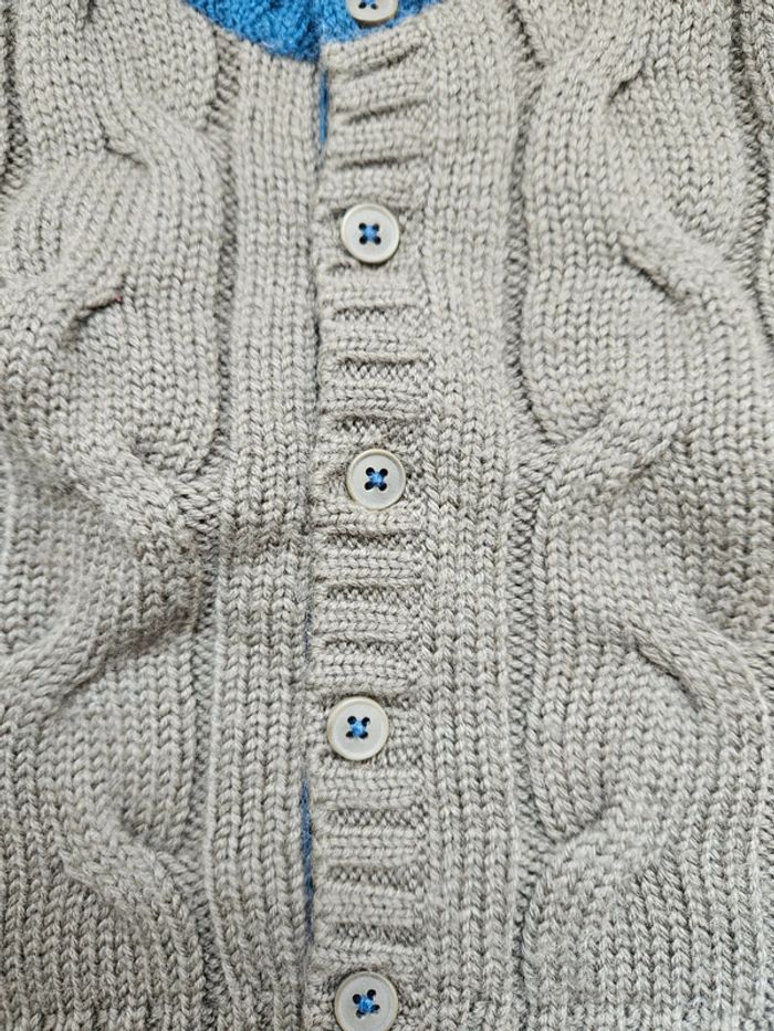 Gilet torsadé à boutons Petit Bateau kaki et bleu 6 mois - photo numéro 2