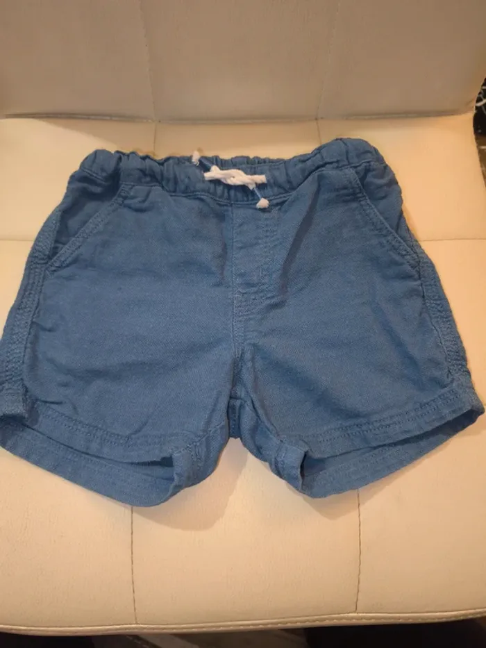 Short bleu