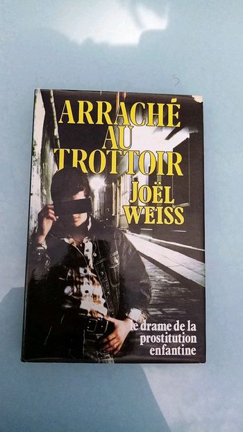 Arraché au trottoir