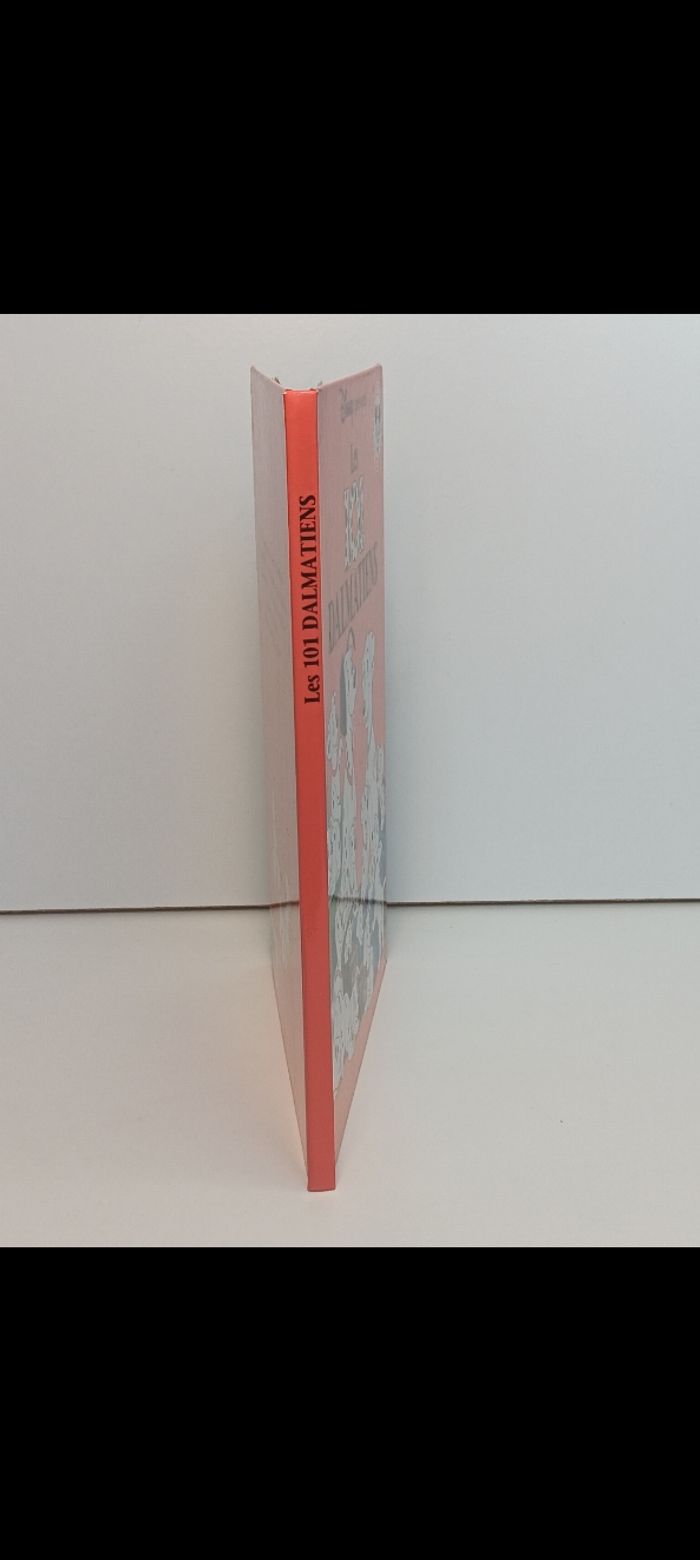 Livre Disney club du livre Les 101 dalmatiens (1) - photo numéro 2