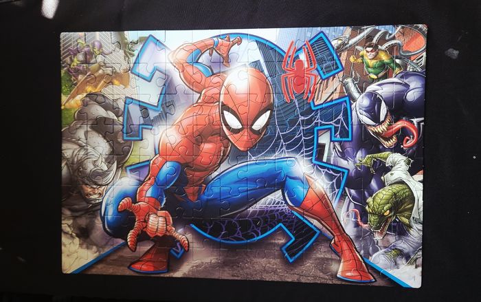 Puzzle 104 pièces Spiderman Marvel marque Clementoni 🎅 - photo numéro 2