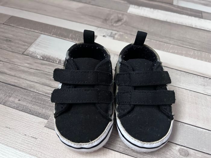 Chaussure bébé taille 6-9 mois - photo numéro 2