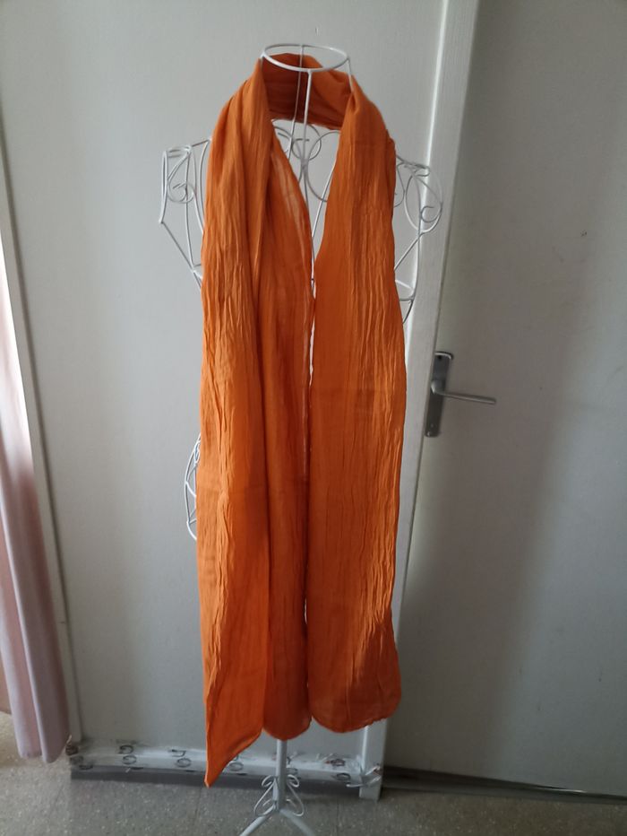Écharpe "Orange™" éclatante - La touche de couleur qu'il vous faut ! - photo numéro 2