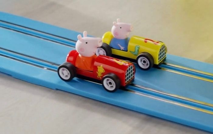 PEPPA PIG CARRERA  CIRCUIT 2.4 m 2 manettes - photo numéro 4