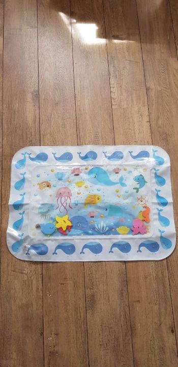 Tapis d'éveil à eau