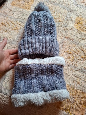 Jolie lot de bonnet plus cache cou