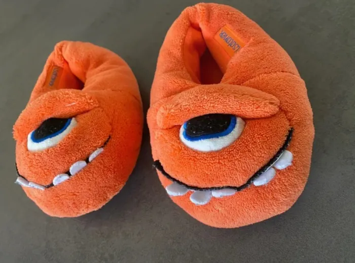 Chaussons monstre orange taille 29/30 Kiabi