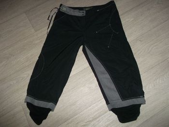 Bermuda LA MODE EST A VOUS noir, gris décos fluos taille 40 TBE