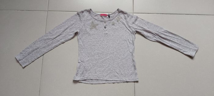 Tshirt manche longue étoiles 8 ans