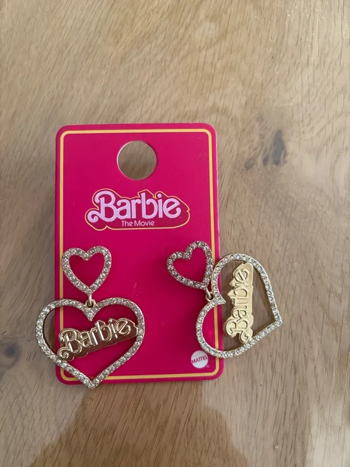 Boucle d’oreille barbie