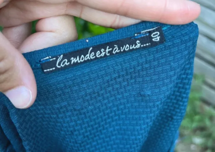Superbe blouse de la marque Le Monde est à Vous, taille 40, en très bon état (TBE). - photo numéro 3