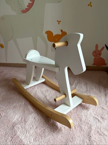 Cheval à bascule en bois