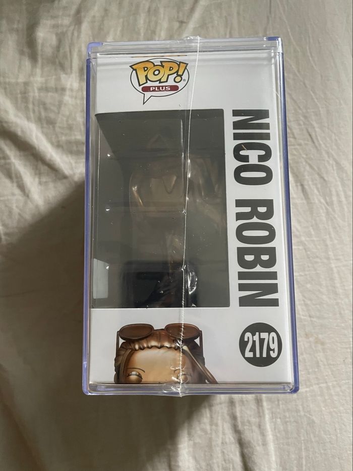 Funko pop Nico Robin bronze 2179 one piece - photo numéro 4