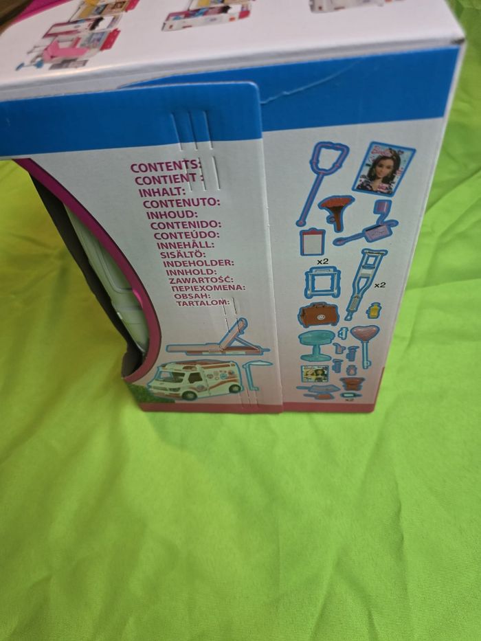 Véhicule Médical Barbie
Cette ambulance avec ses sirènes sonores et lumineuses se transforme en clinique. - photo numéro 7