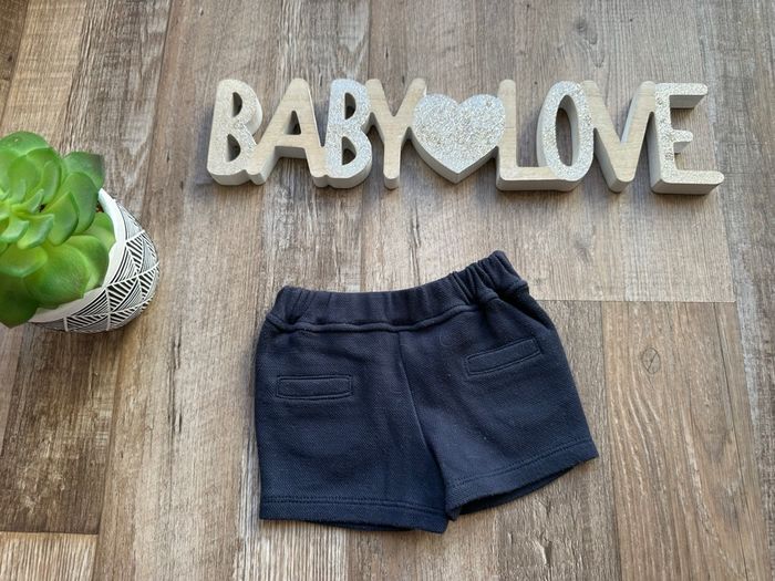 - Short Tape à l’œil    - 3 mois - Très bon état - photo numéro 3