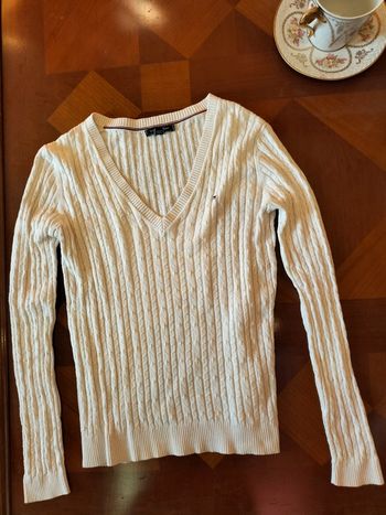 Pull blanc-crème, col V en laine torsadée