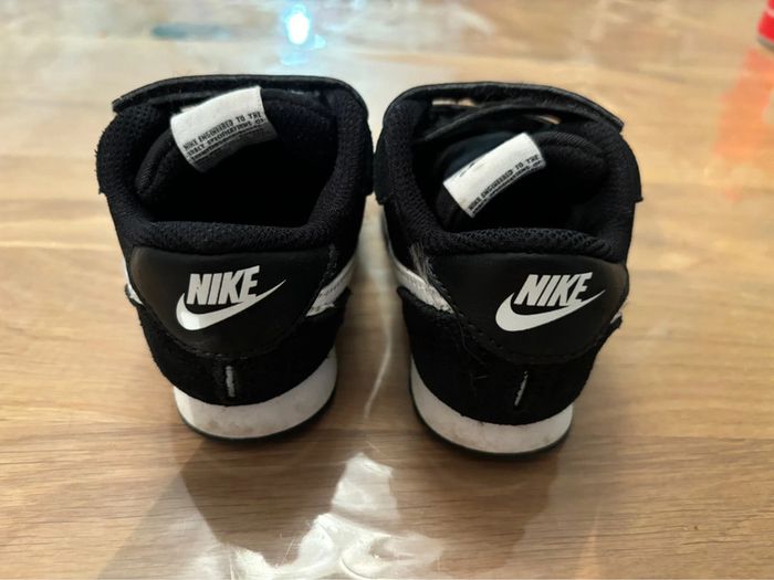 Baskets Nike 22 - photo numéro 4