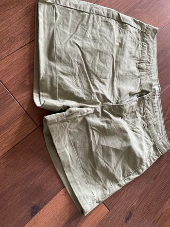 Short  chino, vert kaki,cache-cache, S, neuf
