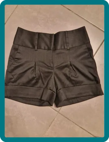 Short noir satiné