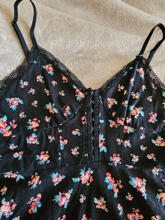 Robe façon bustier/corset fleurie Forever21 - photo numéro 2