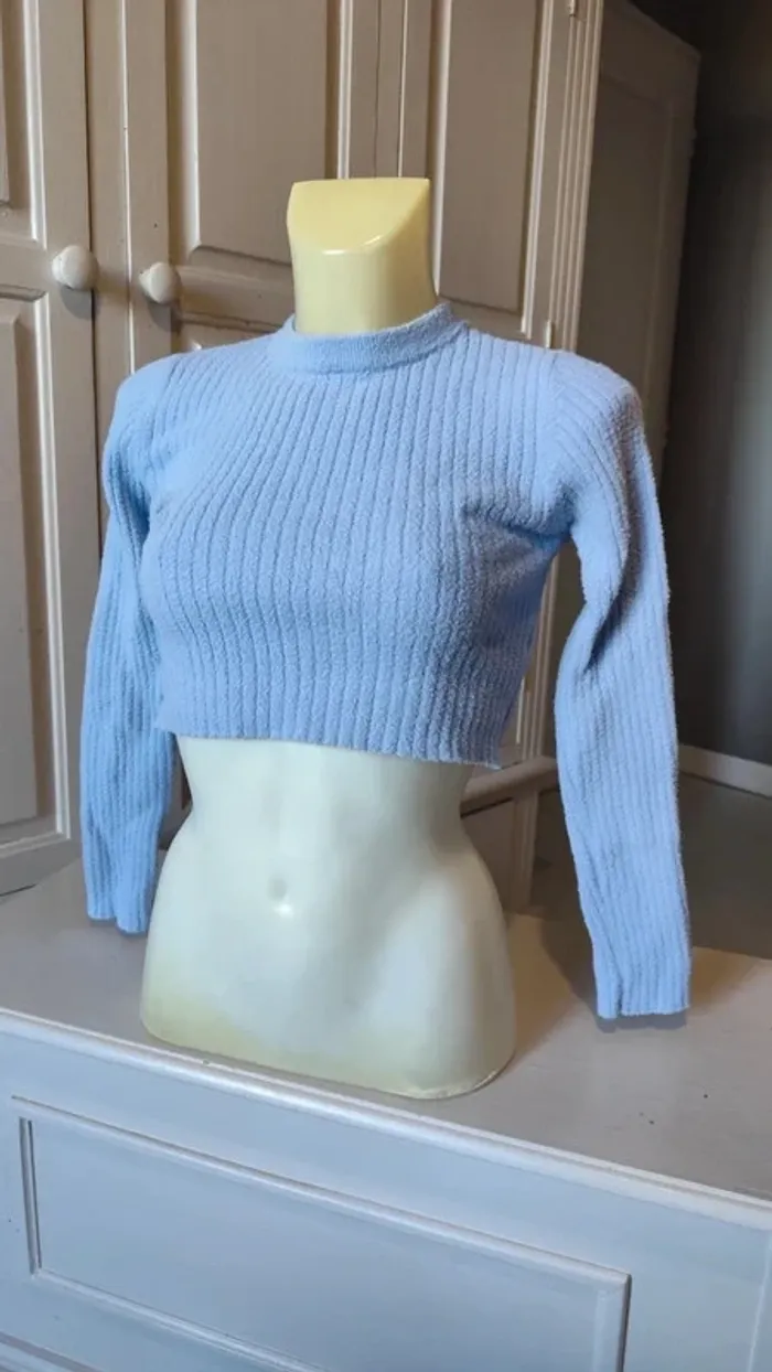 Pull court bleu T36 - Bershka