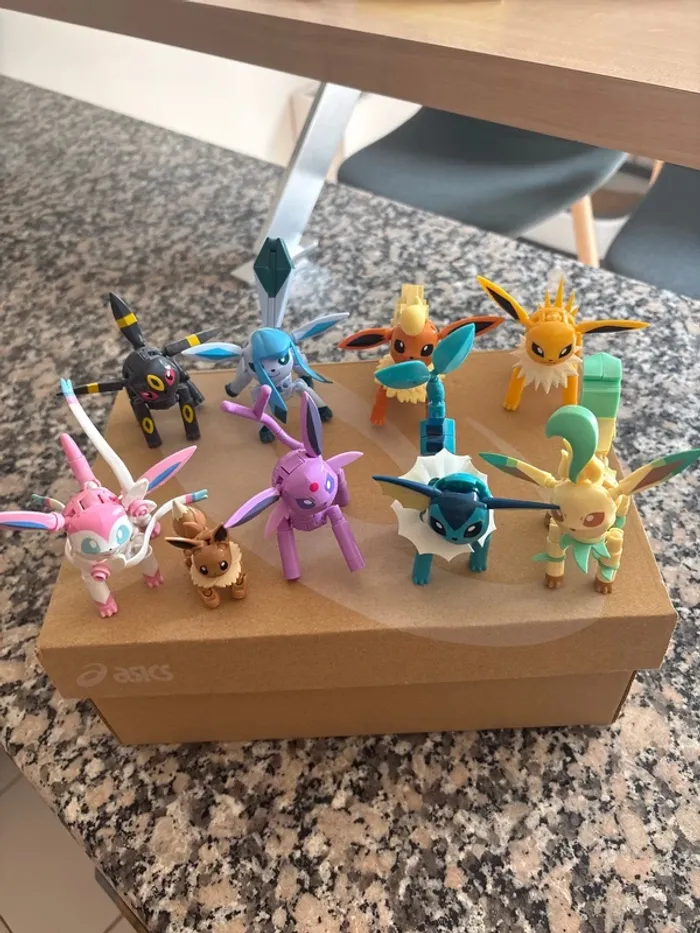 Pokémon coffret mega figurine lego evoli évolution