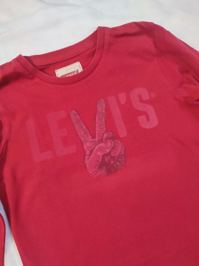 Tee shirt rouge manches longues Levi's taille 8 ans - photo numéro 2