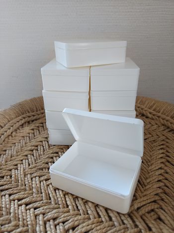 Lot de petites boîtes
