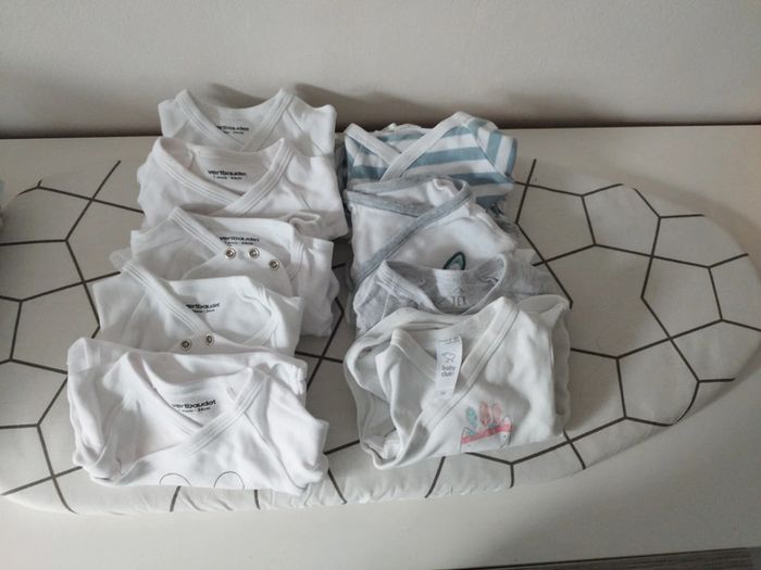 Lot de 9 bodies - photo numéro 2