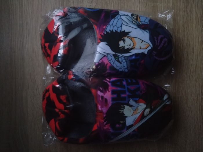 Pantoufles Sasuke Uchiha Naruto Manga Rouge/Violet - Taille 38 - photo numéro 1