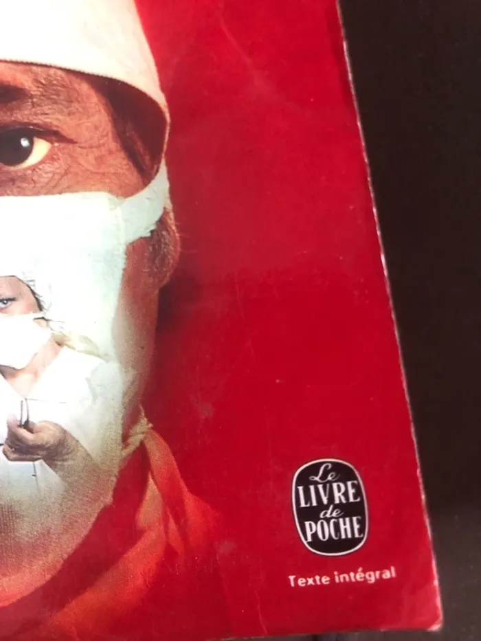 Roman un médecin dans la nuit édition poche 📕 - photo numéro 4