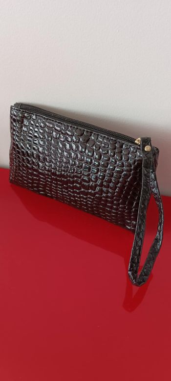 Pochette porte-monnaie noir avec cordon de poignet