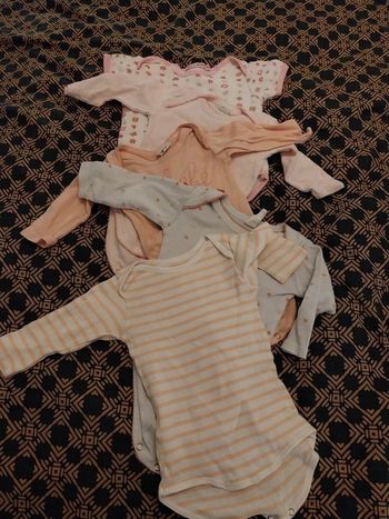 Lot 5 bodies 0/3 mois