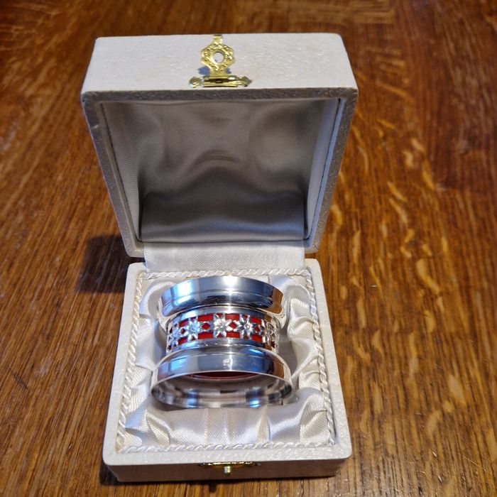 Rond de Serviette en Métal Argenté dans son coffret d'origine, Neuf jamais utilisé - photo numéro 2