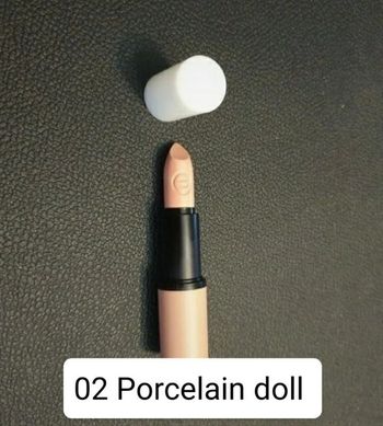 Rouge à lèvres Essence 02 porcelain doll