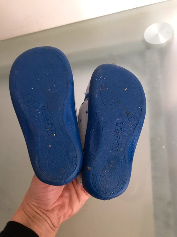Chaussures bébé taille 22 marque Dpam couleurs gris un peu bleu très bon état - photo numéro 7