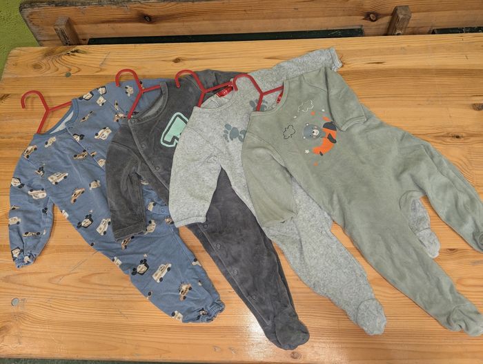 Lot 4 pyjamas 9 mois