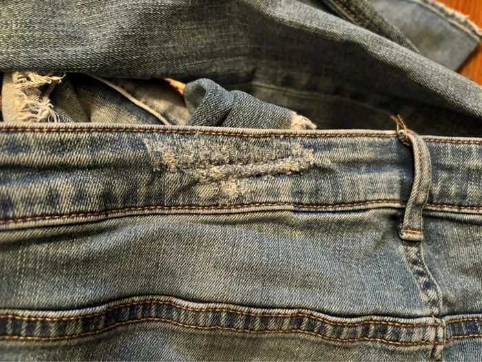 jean troué taille 42 - photo numéro 3
