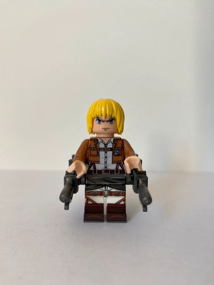 Figurine type lego. Attack on titan