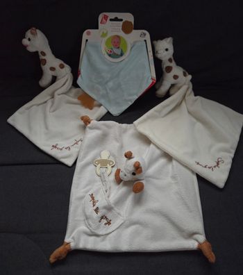 Girafe Sophie la girafe Peluches avec mouchoir ,bandana a mordiller , doudou - Vulli