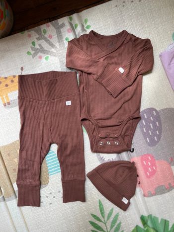 Ensemble bodie et pantalon évolutifs + bonnet