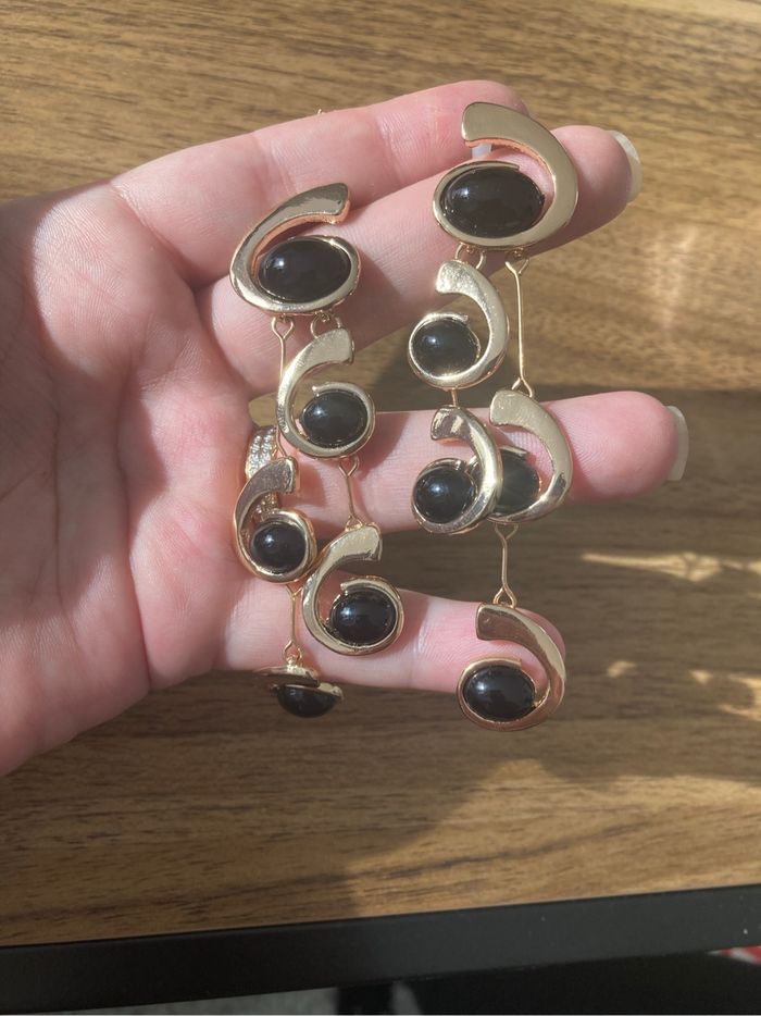 Belles boucles d’oreilles pendantes NEUVES pour femme couleurs doré et noir - photo numéro 3