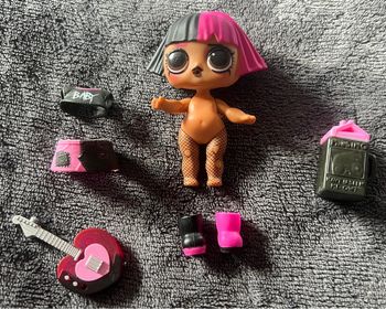 Petite poupée Lol surprise et accessoires comme sur la photos ( 9 )