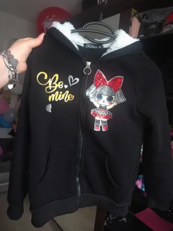 Veste noir motif poupée Lol
