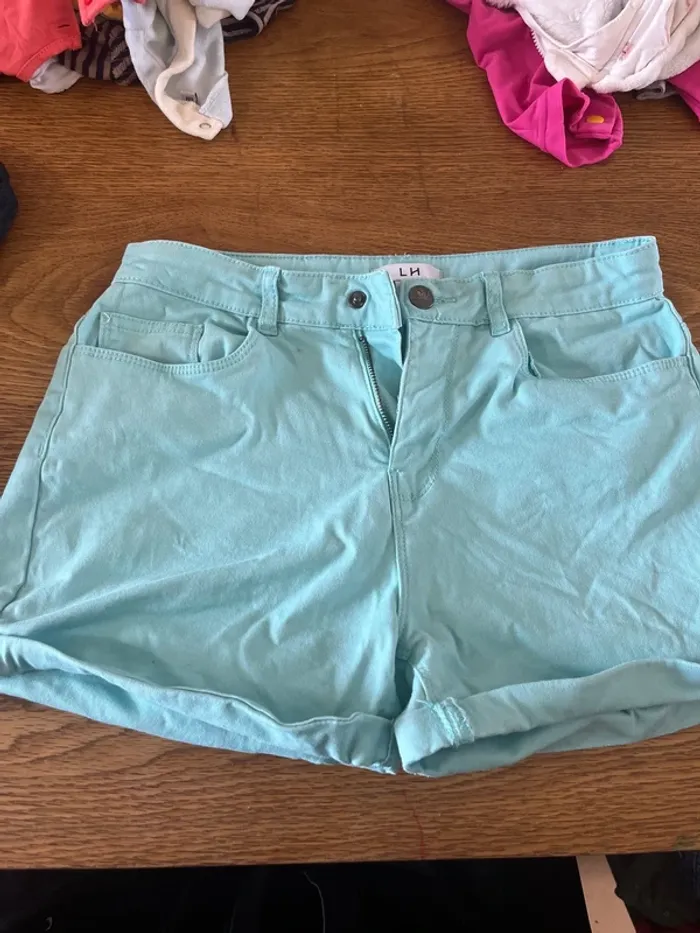 Short turquoise