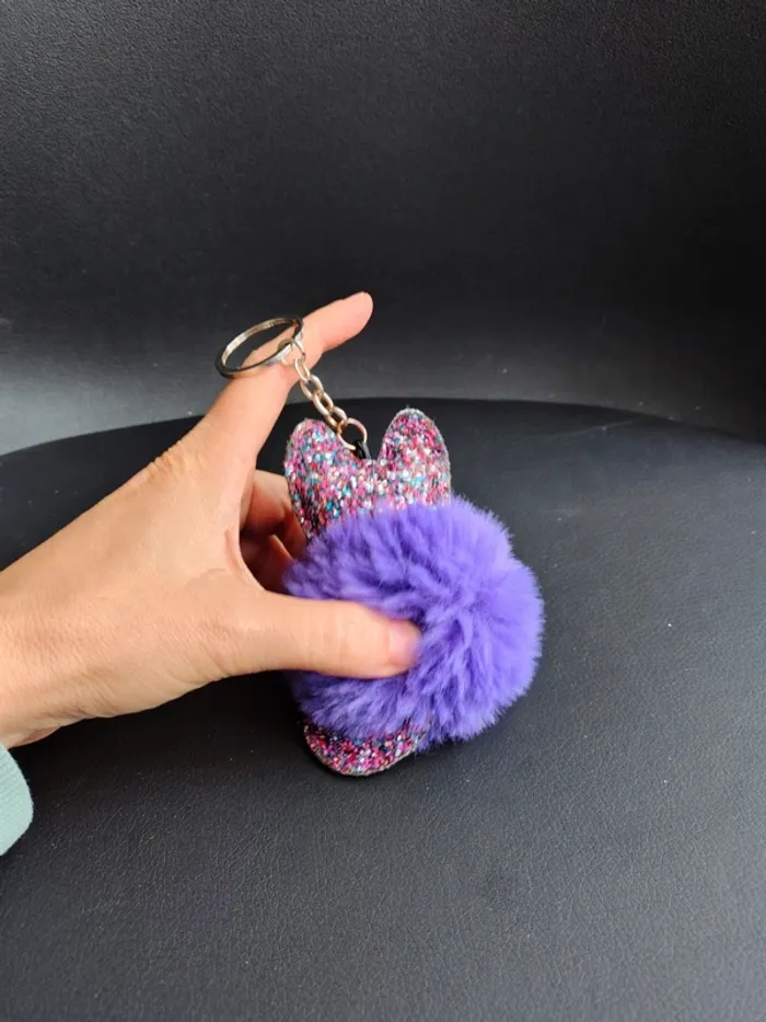 Porte clef fashion peluche violette douce queue paillette oreille paillette