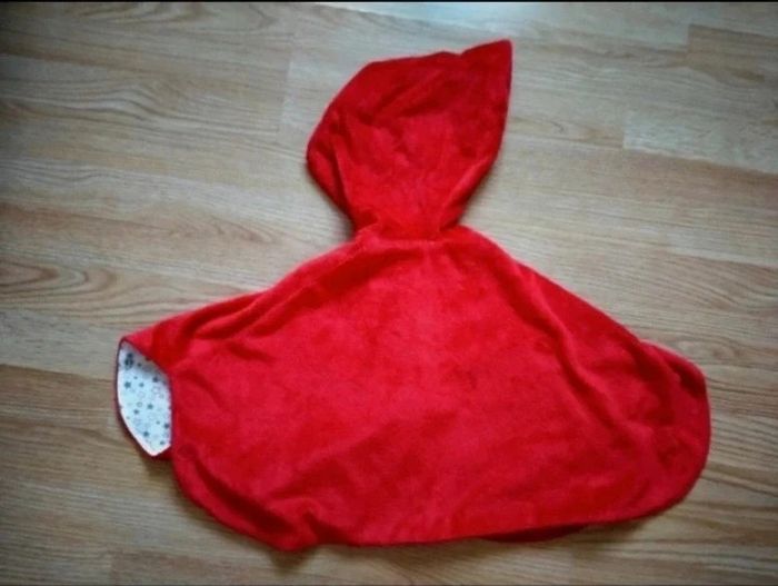 Poncho / sortie de bain - piscine. Fille.  Winnie l'ourson. Disney baby. 
Taille 18 mois - photo numéro 10