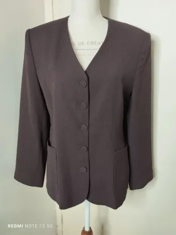 Jolie blazer Prune Caroll taille 44